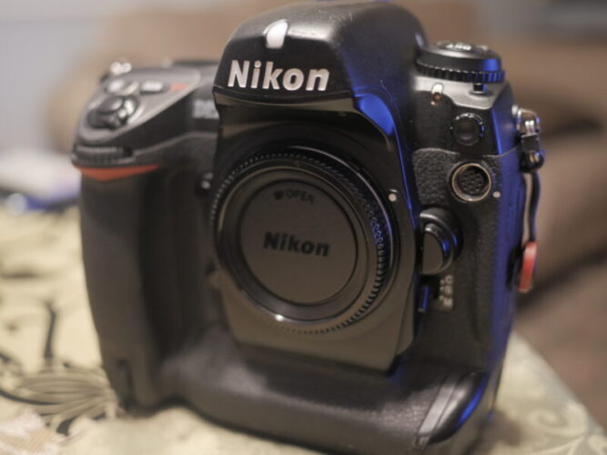 人生初のプロ機『Nikon D2X』 - トリップ・カメラ